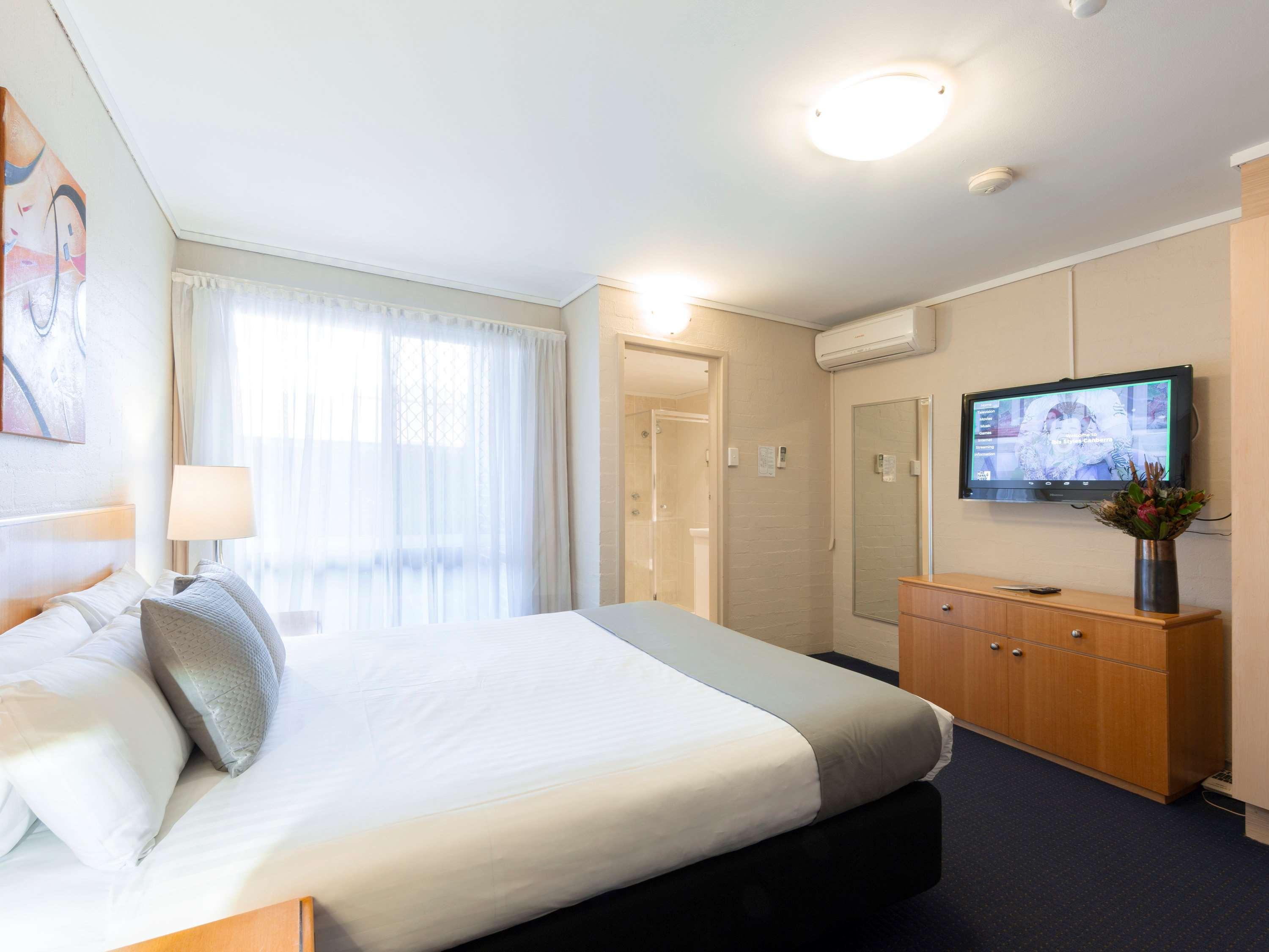Ibis Styles Canberra Exterior foto