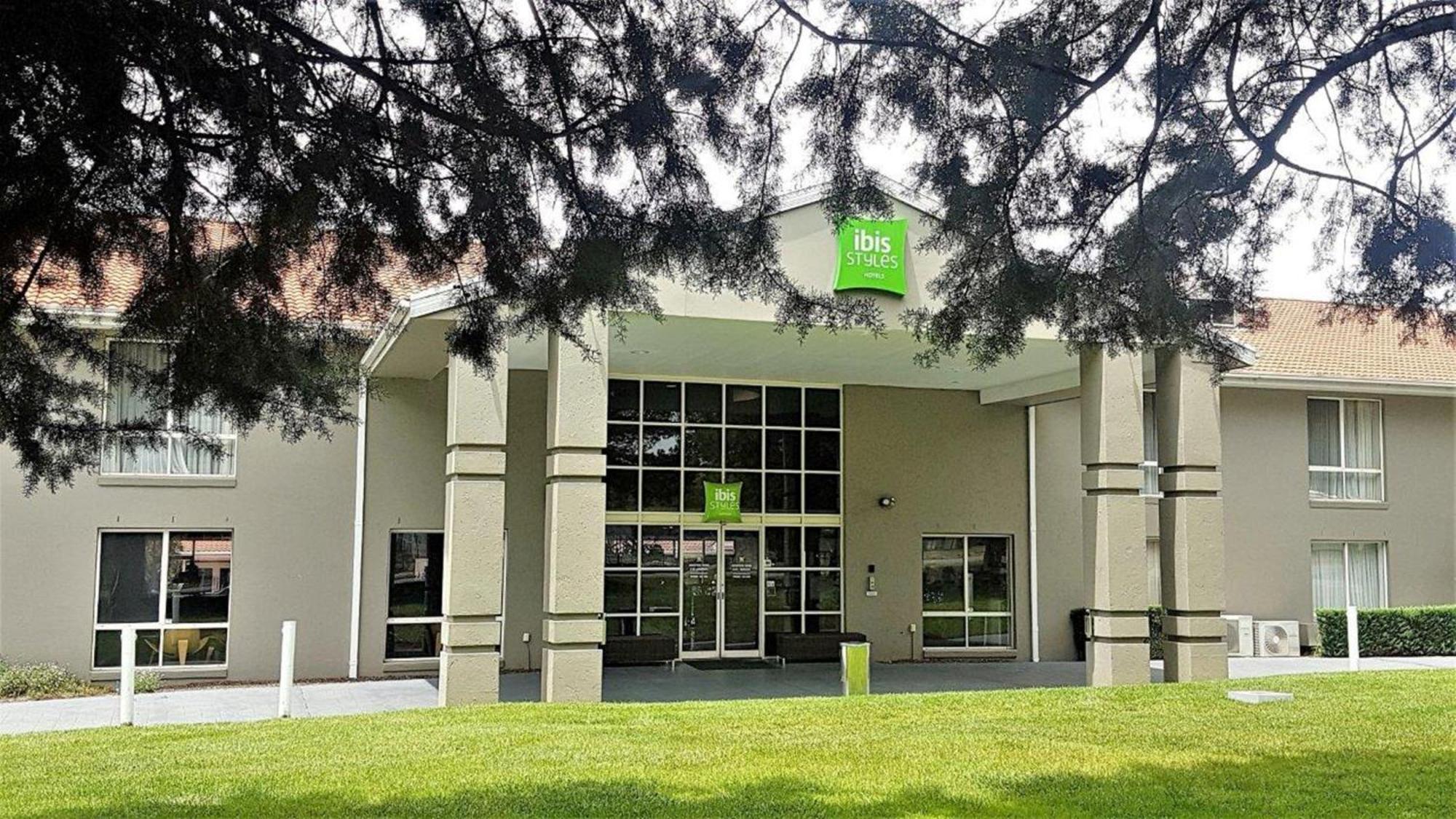 Ibis Styles Canberra Exterior foto