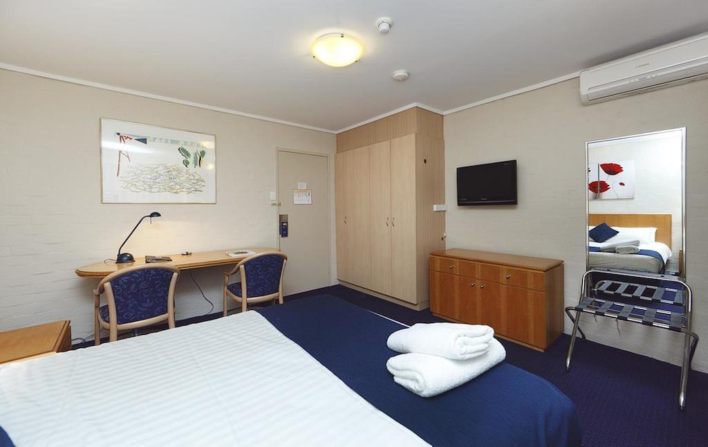 Ibis Styles Canberra Exterior foto